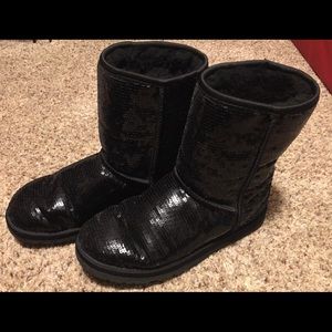 Sold* Women’s UGG sparkle boots!